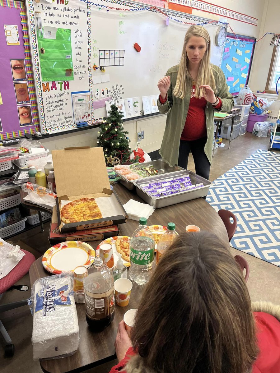 OLMFoods's tweet photo. OLM &amp; @HotStuffPizza partnered with @leightonbroadcasting to provide pizza parties for amazing kids that helped donate the most food to the Fill the Yeti Fish House campaign!
#charity #donation #pizzaparty https://t.co/s4lGjOftLP