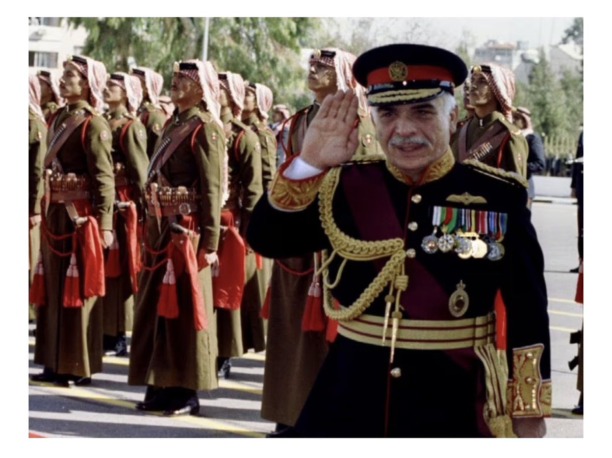 خرجت للنور الروايات الأولى عن الاجتماع السري فى مقر الموساد بين الملك حسين ملك الاردن وجولدا مائير رئيسة الوزراء قبل حرب اكتوبر ١٩٧٣ في الصحف الإسرائيلية - في عام 1993 ، بعد 20 عامًا من الاجتماع - وجه الملك فى هذا الاجتماع تحذيرًا صريحًا بأن سوريا ومصر على وشك مهاجمة إسرائيل ،