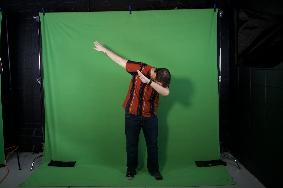 willyt98's tweet photo. On faisait du fond vert ajd en classe. Amusez-vous! #GreenScreen #FondVert https://t.co/QRqUtyjUbn