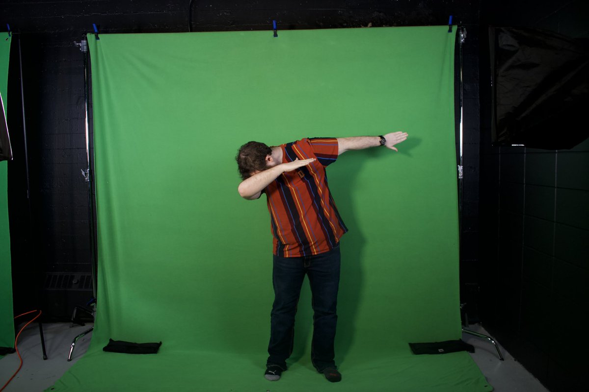 willyt98's tweet photo. On faisait du fond vert ajd en classe. Amusez-vous! #GreenScreen #FondVert https://t.co/QRqUtyjUbn