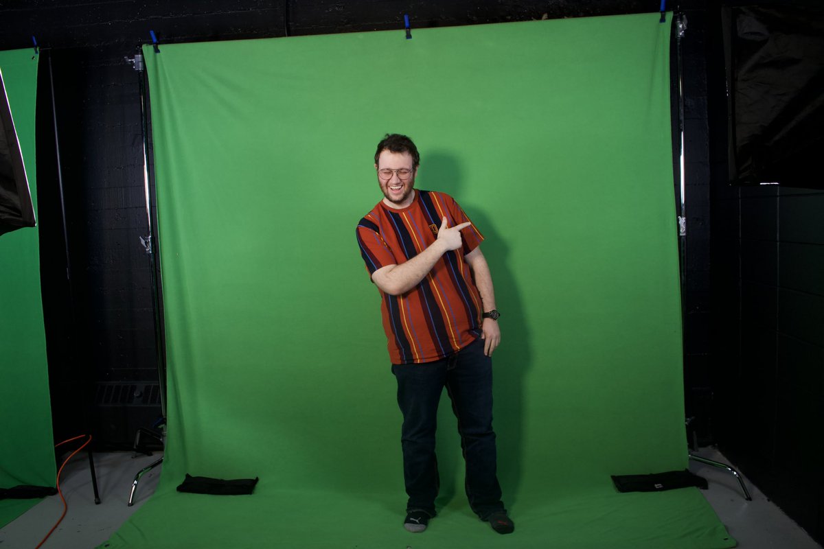willyt98's tweet photo. On faisait du fond vert ajd en classe. Amusez-vous! #GreenScreen #FondVert https://t.co/QRqUtyjUbn