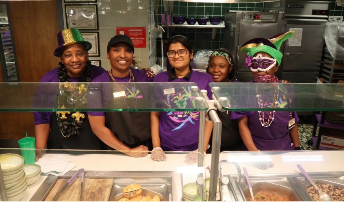 UABStudents's tweet photo. Happy Tuesday! Today @UABDining celebrated #MardiGras2023 in the Commons on the Green. There were Mardi Gras themed food (of course!), games, prizes, frozen drinks and a live band! https://t.co/oci7QwYvco