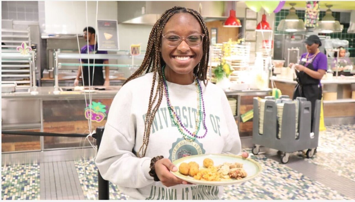UABStudents's tweet photo. Happy Tuesday! Today @UABDining celebrated #MardiGras2023 in the Commons on the Green. There were Mardi Gras themed food (of course!), games, prizes, frozen drinks and a live band! https://t.co/oci7QwYvco