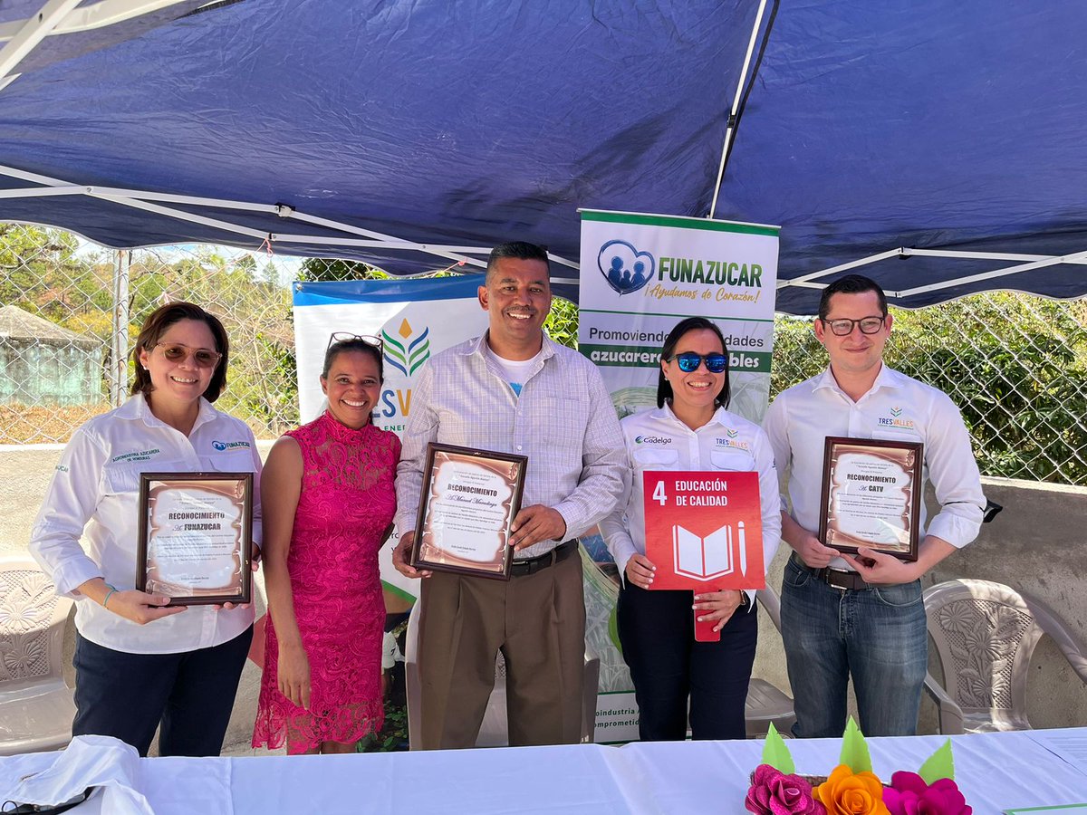 enter504's tweet photo. #Nacionales Funazucar, Azucarera Tres Valles y Alcaldía Municipal mejoran infraestructura de la escuela Agustín Alonzo en San Antonio de Oriente      #Educacion #IndustriaAzucarera #Funazucar #SanAntonioDeOriente #Honduras #TresValles 
https://t.co/86QkmlTUKj https://t.co/CXTTLLfr2h