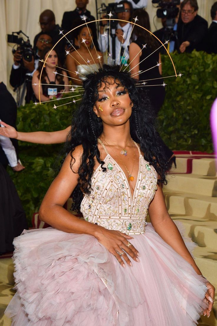 rhaenyra_reign's tweet photo. @bIondecity Met gala 2018, one for history https://t.co/aZRjmxRWTM