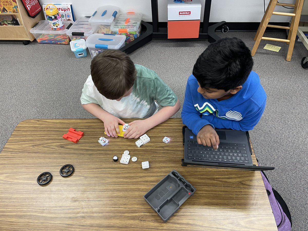 lizkaleta's tweet photo. Third graders @DeeBatchelder @steckeagles use Portrait of a Graduate skills such as perseverance and critical thinking to design and code a @SAMLabs car to GO when the LED stoplight turns green and STOP on yellow and red. #204STEAM @ipsd204 @lauranylen https://t.co/FsfSOB8Gcs