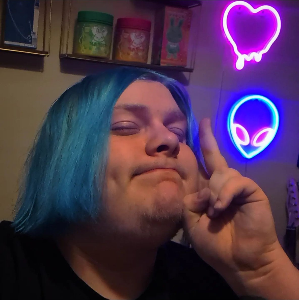 TheMelodicNight's tweet photo. Shameless selfie but my hair is blueeeeeeeee 💙💙 finally finished my Ramona Flowers hair trilogy and as always, blue hair was always the winner. 💇🏻🎨 #manicpanicnyc #manicpanic #BadBoyBlue #NewHairNewMe https://t.co/2gU9Ju8GRt