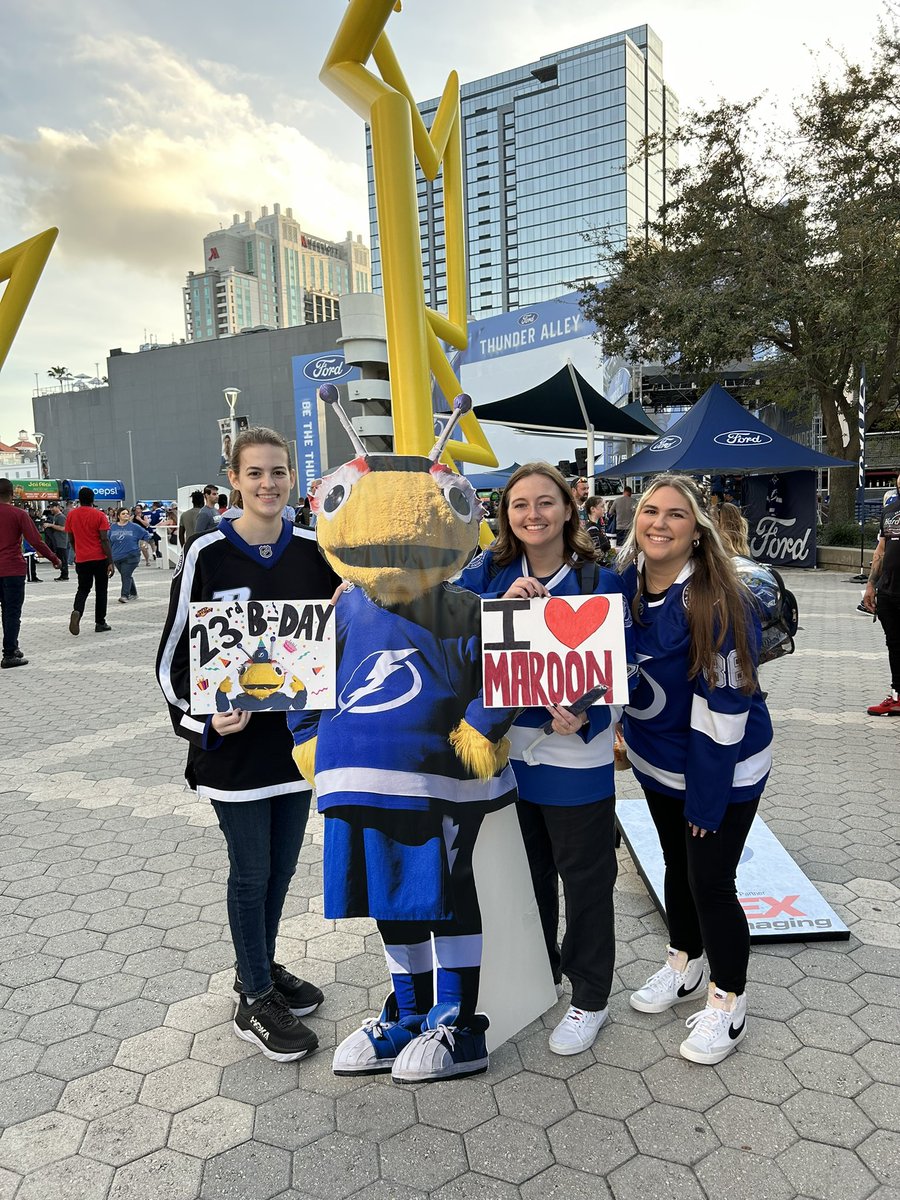 Sierra_T13's tweet photo. GO BOLTS @deximaging #PRINTLIGHTNINGFAST https://t.co/uEsk7izgnt