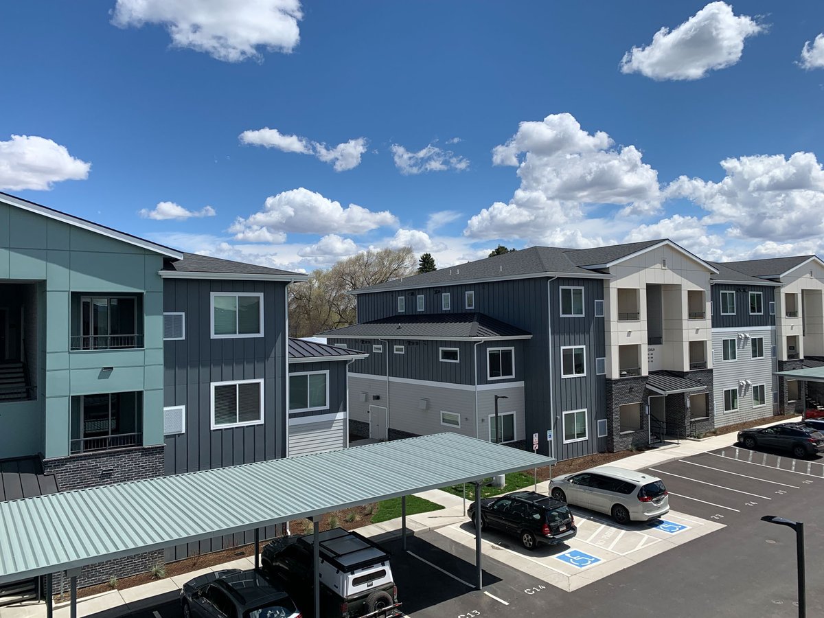 BLRBarchitects's tweet photo. Completed in 2022, the Reserves at Pilot Butte is made up of four 3-story garden-style apartments buildings with a total of 82 units, along with a separate leasing office and amenity building for residents.
#ProjectFeature #BLRBArchitects #BendArchitects https://t.co/eDTATsCD7B