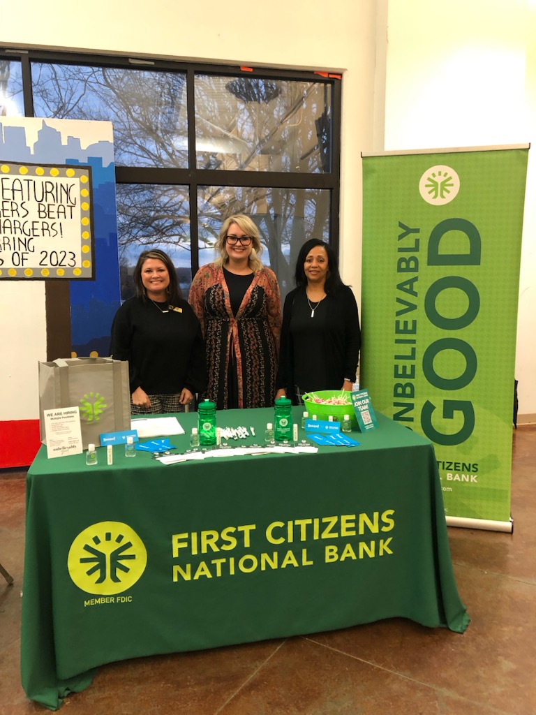firstcnb's tweet photo. Our Ripley teammates enjoyed being at the Ripley High School Career Day recently! We love being involved in our local schools! 💚
#FirstCNB #PeopleCentered #UnbelievablyGood
MEMBER FDIC https://t.co/0ryUaq9t1l