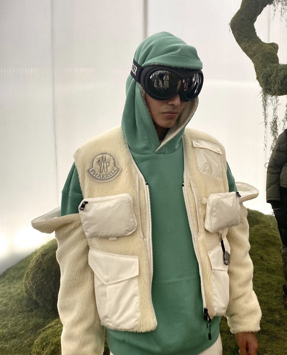 AndreCowan's tweet photo. RIDAN @Ridan90210 for @Moncler @Pharrell Genius Collection @LondonFashionWk #ridan #model #fashion #luxury #moncler #mensstyle #Mensfashion https://t.co/xi1AKHQMlx