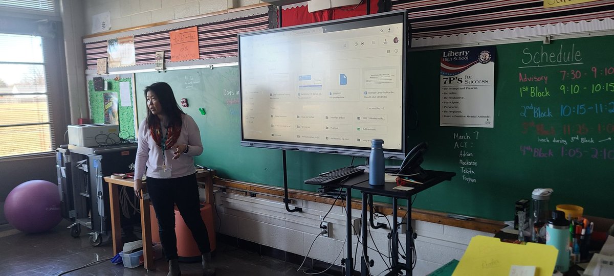 JCPS_JackBosley's tweet image. Today, @jackietalkthai and I got to show how our interactive panels can increase student engagement, whether it's @GetClearTouch or @SMART_Tech.  Both are great!  Thanks for having us out @Liberty_Jcps &amp;amp; @BTHS_Bears #JCPSDigIn