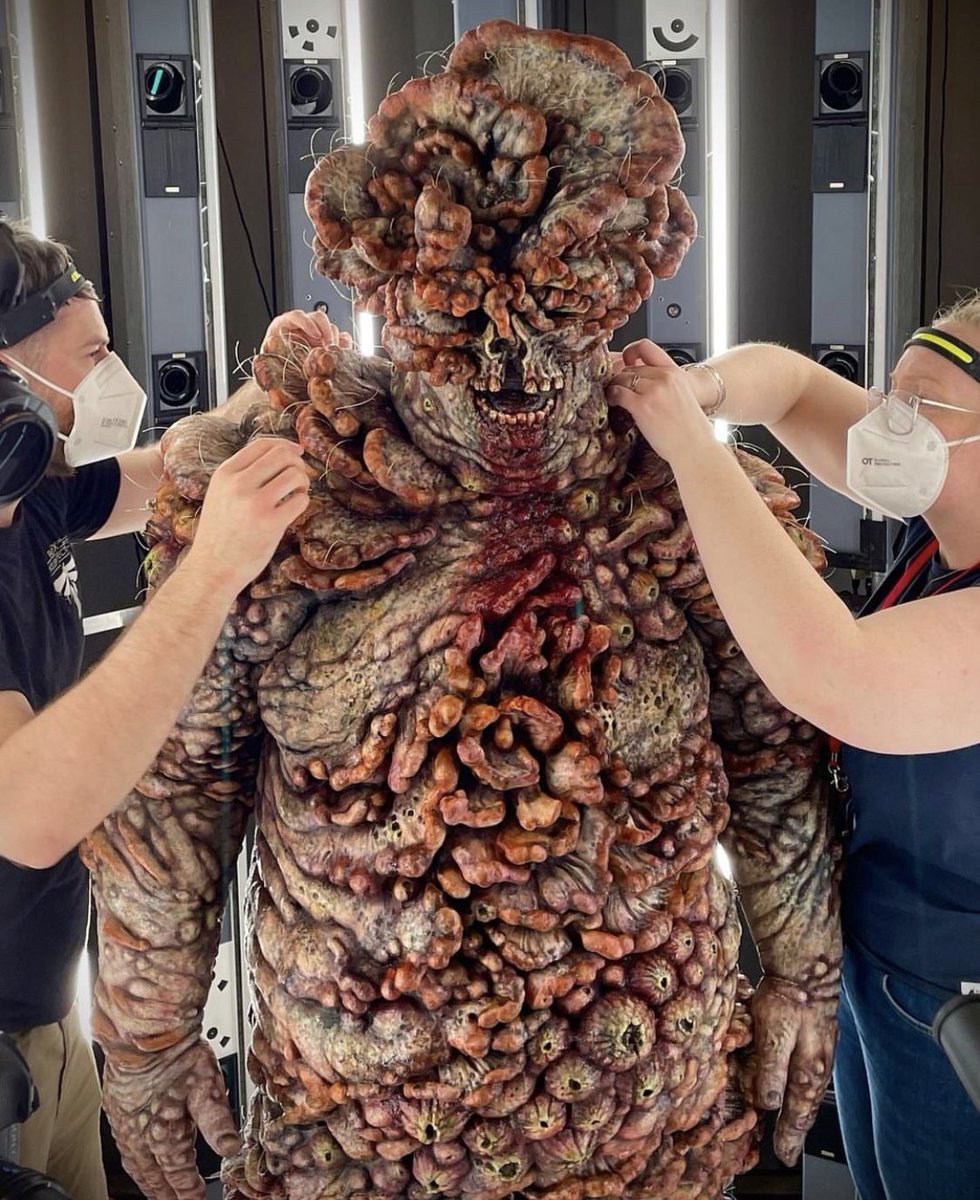 cinefiloos's tweet photo. Aquí un vistazo más cercano al trabajo de prostéticos en #TheLastofUs https://t.co/ekakDk8vJF