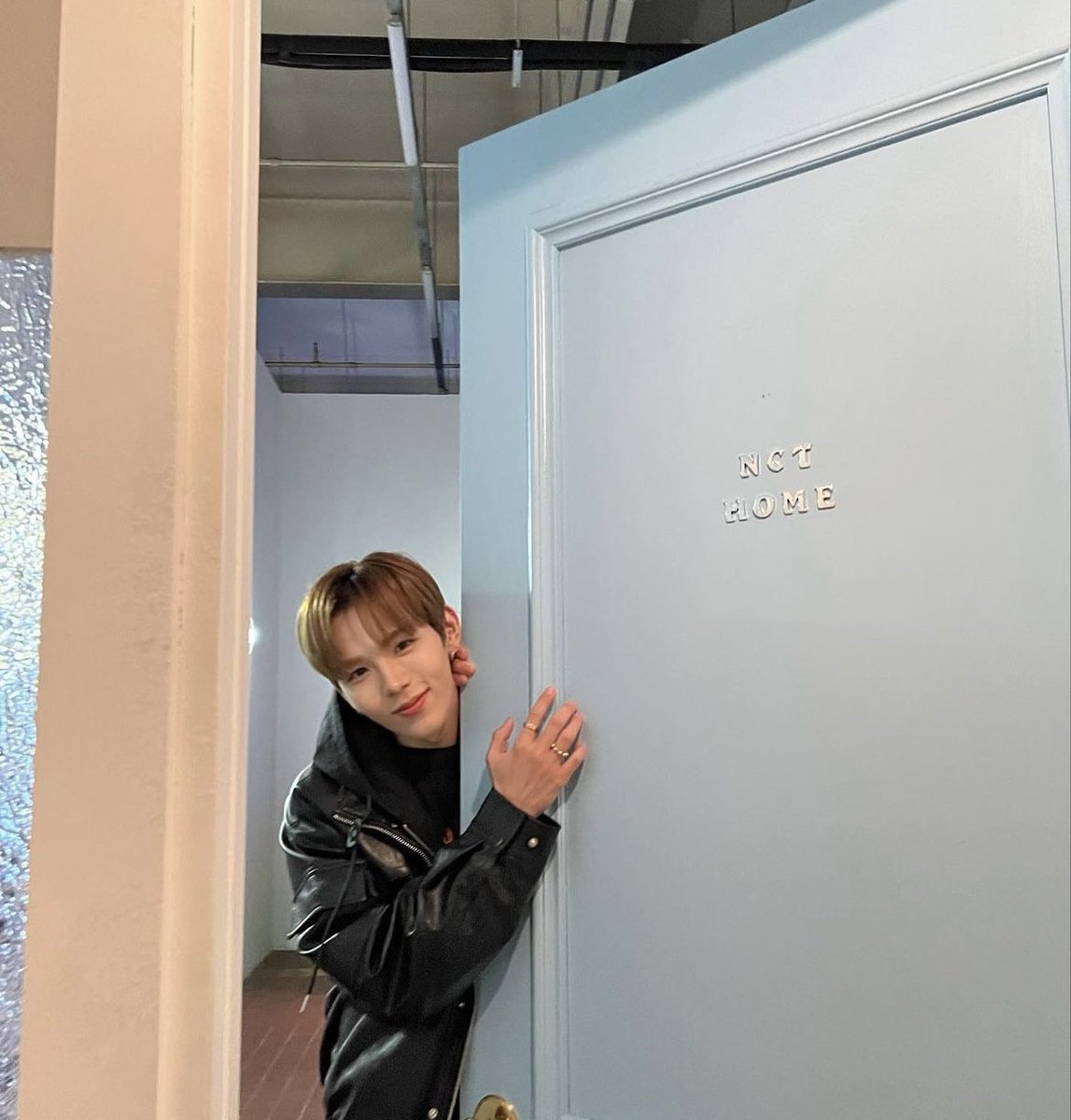 Pao55039181's tweet photo. 2023.02.22
ショウタロウ インスタ投稿①
😙🤞
(내 친구랑도 찍고 왔어요 ㅋㅋ)
(友だちとも撮ってききましたww)
🔗 https://t.co/55dU0iS6Kn
#쇼타로 #NCT쇼타로 #SHOTARO #ショウタロウ #Tarogram https://t.co/jsa0SbUsNC