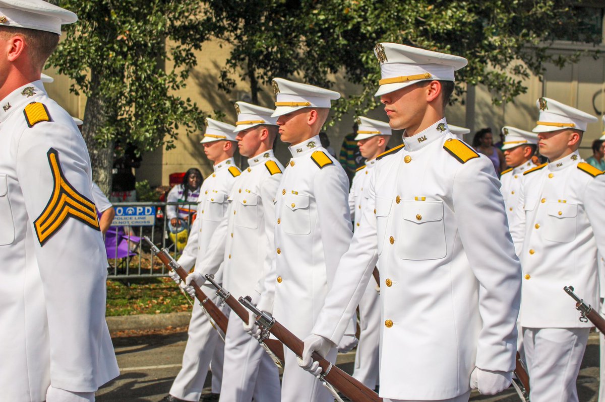 AggieCorps's tweet photo. For over 70 years, the Ross Volunteer Company has served as the honor guard for the Krewe of Rex Parade at Mardi Gras in New Orleans. Today, they continued that tradition. Great job Ross Volunteers! 
#aggiecorps #tamu https://t.co/OnXjklfNtg