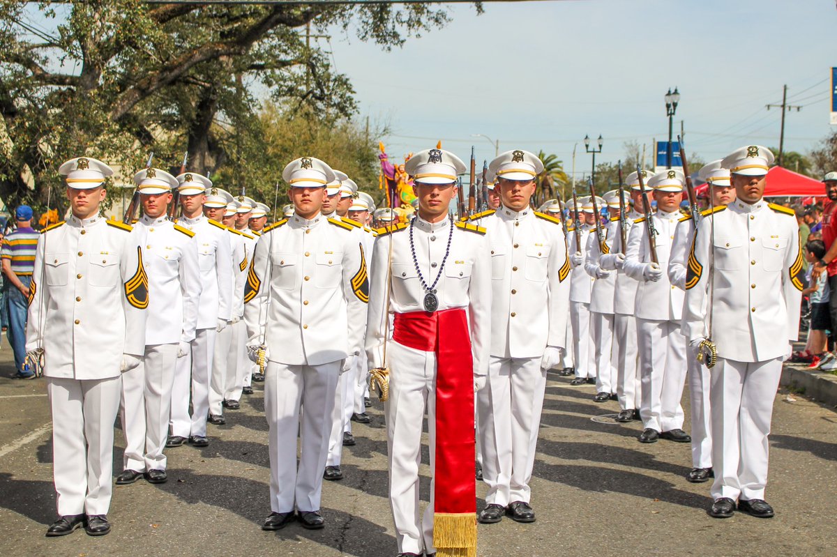 AggieCorps's tweet photo. For over 70 years, the Ross Volunteer Company has served as the honor guard for the Krewe of Rex Parade at Mardi Gras in New Orleans. Today, they continued that tradition. Great job Ross Volunteers! 
#aggiecorps #tamu https://t.co/OnXjklfNtg