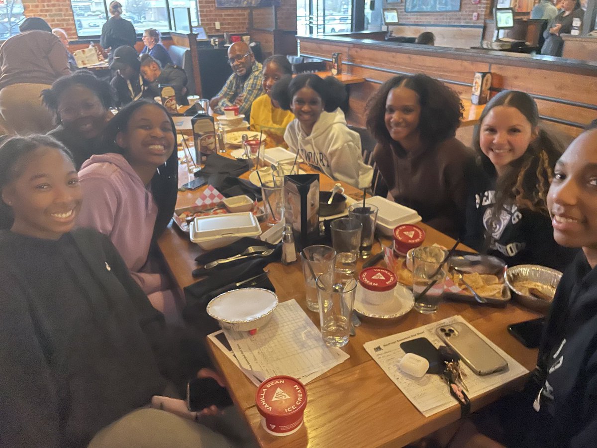 BenDavisGBB's tweet photo. Hard to believe the season is over. Seniors end of the year dinner https://t.co/zolyxs9U1X