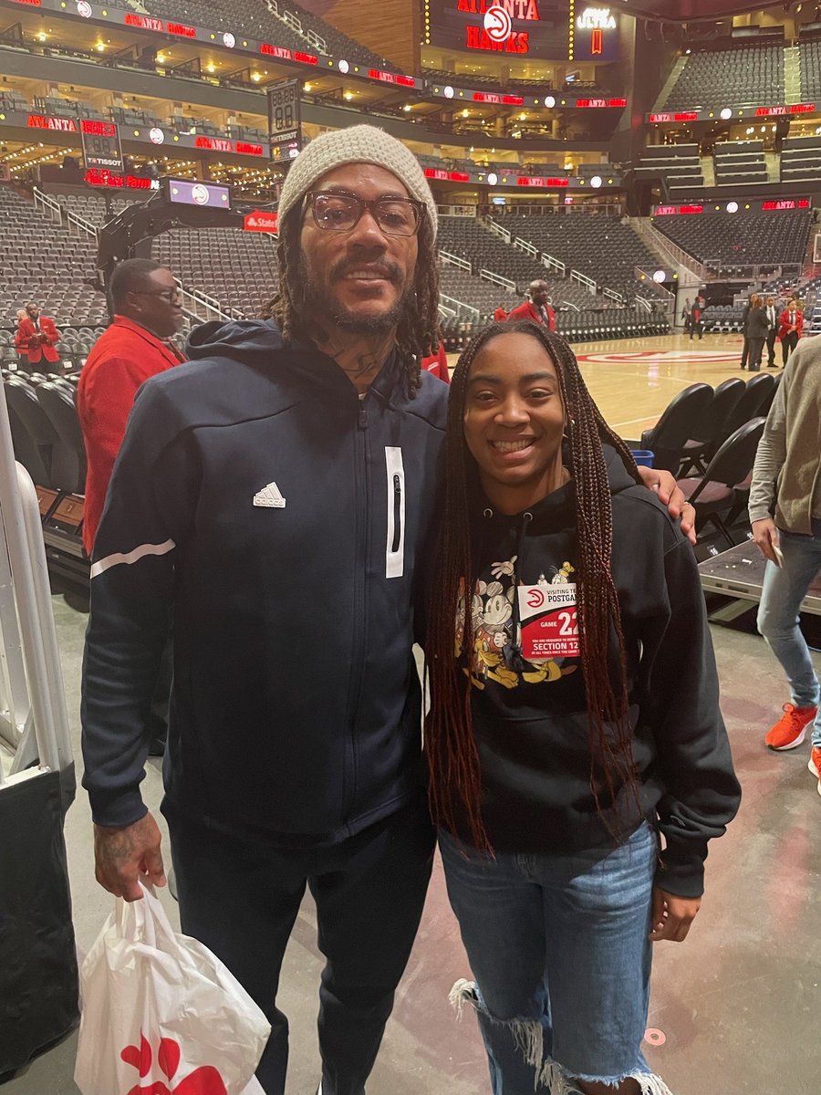 kells2thenaw's tweet image. Happy birthday to my princess @Kpballin1 who's not a baby anymore, but is still MY baby!!!! #chapter19 #myfavorite#1 #myballer PS. She met her basketball inspiration @drose last month, what an early birthday gift! #1