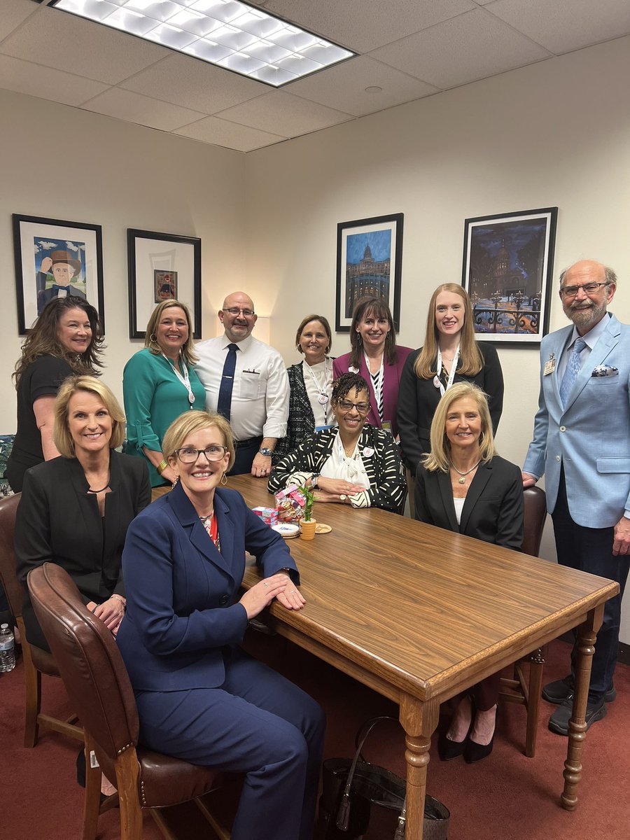 Julie Hinaman tweet media