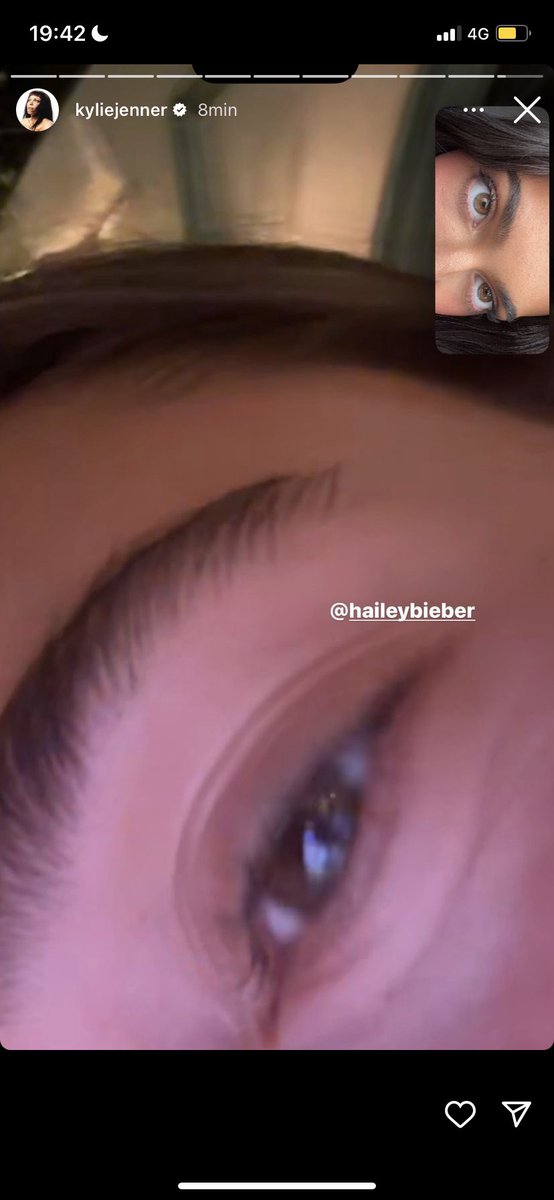 poptracks's tweet photo. 🚨TRETA? Kylie Jenner posta print mostrando que estava em call com Hailey Bieber, internautas apontam que seria um shade para Selena Gomez após a mesma voltar a ser a mulher mais seguida na plataforma. 👀 https://t.co/vuNOP5MwkN
