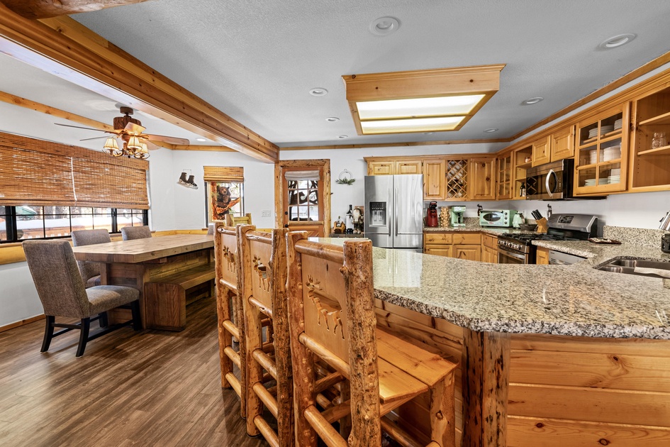 meredithlodging's tweet photo. New to Meredith Lodging's Luxury Collection! Unwind in style at Bullwinkle and Friends Log Cabin Getaway in Big Bear.

Learn more about this stay at https://t.co/A5l2NUN4QI https://t.co/volvLXwi3T