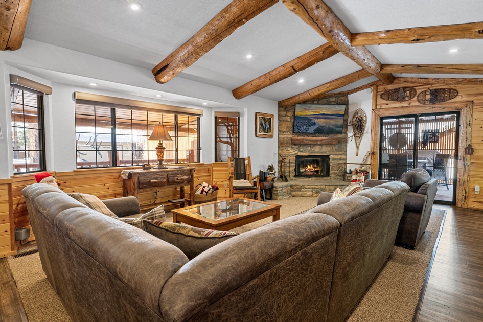 meredithlodging's tweet photo. New to Meredith Lodging's Luxury Collection! Unwind in style at Bullwinkle and Friends Log Cabin Getaway in Big Bear.

Learn more about this stay at https://t.co/A5l2NUN4QI https://t.co/volvLXwi3T