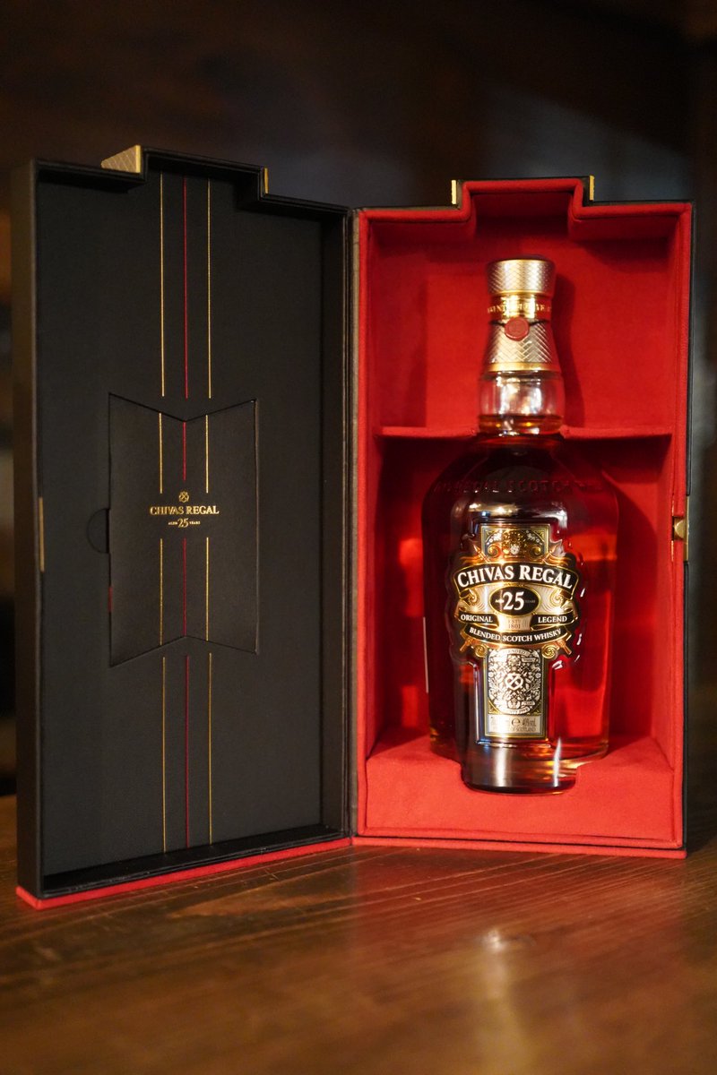 NMinamiaoyama's tweet photo. おしっ！
定価で買えた

#シーバスリーガル25年
#chivasregal25
#TWLC https://t.co/iFpjV6LtuV