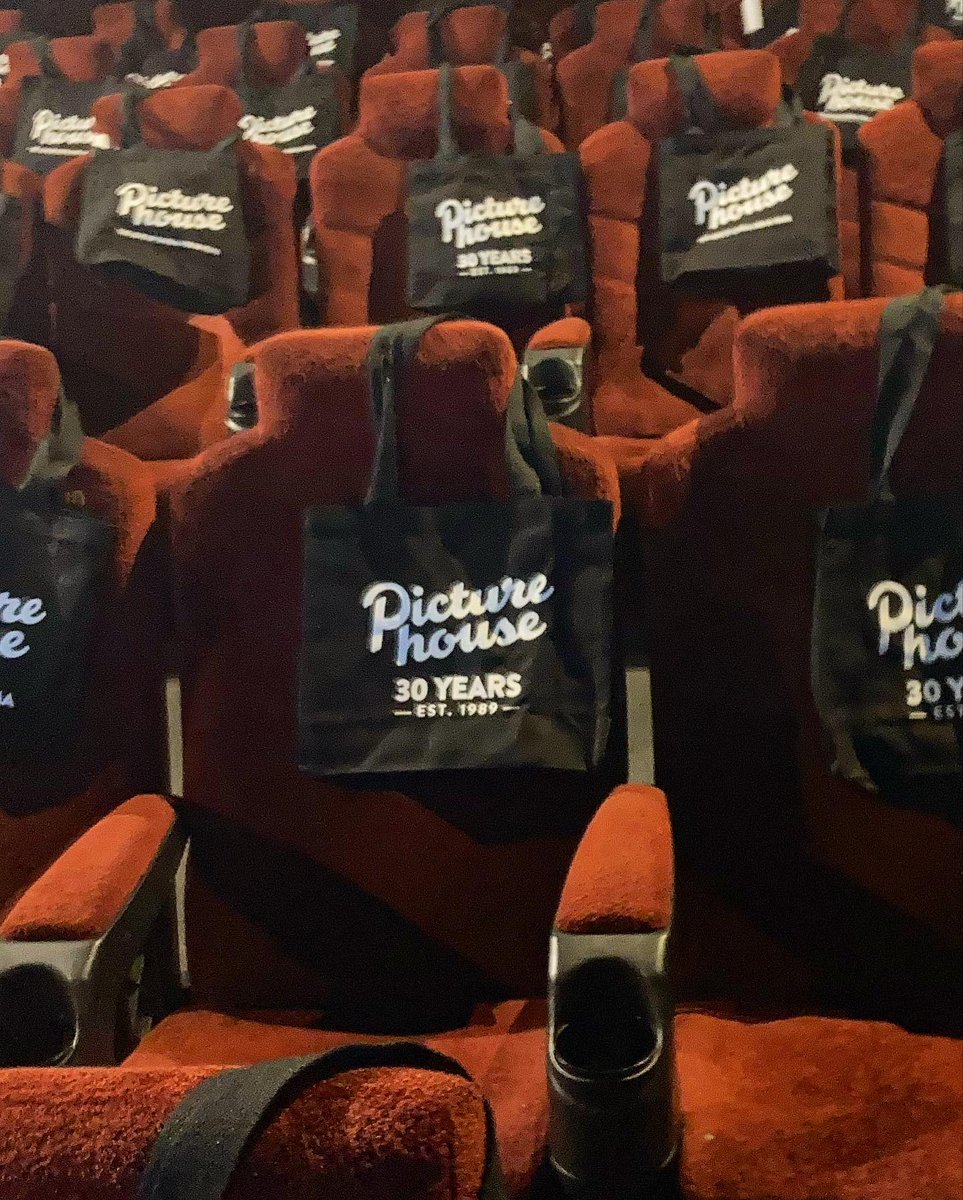 winhdo's tweet photo. Thanks @wearemilktea for another wonderful evening. #Broker was even better on second viewing.
#BrokerFilm #SongKangHo #Picturehouse #PicturehouseCentral #PreviewScreening #브로커 #GangDongWon #BaeDoona #IU #LeeJiEun #KoreanCinema #KoreanFilm https://t.co/O7Arg0cFKB