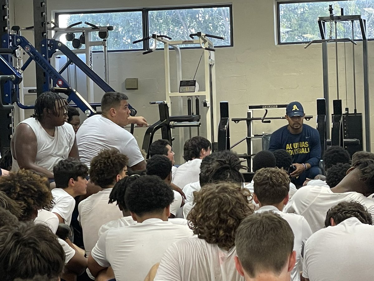 🔹🔸 Reminiscing can be a blessing determined by your decisions. You influence how you’re perceived by others and you’ll be judged on the following three choices: 
1. Image impression 
2. Word articulation 
3. Behavior action 

#GoldBlooded
#ChurchGang
#YouGoWeGo
<a href="/CoachHarriott/">Roger Harriott</a>