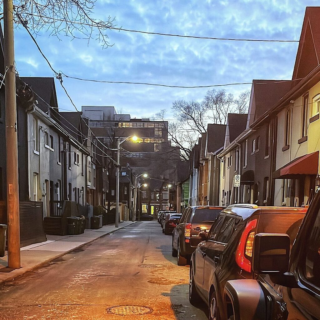 JasonParis's tweet photo. Probably Toronto’s most Phillyesque nabe.
•
•
•
#igerstoronto #toronto #ontario #canada #urban_toronto #torontophotography #sunset #trefanncourt #wascanaave https://t.co/rlhqqTGgaR https://t.co/OzfeM0edgm