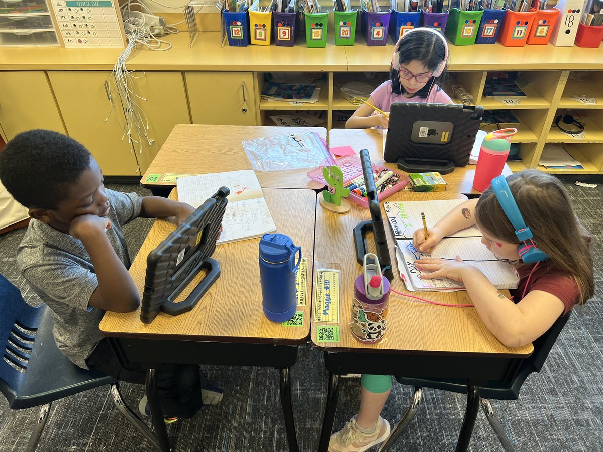 Liz_S_Castillo's tweet photo. We love using @epic4kids to research historical figures! β€οΈπ @OgleElem #FutureReadyMagic https://t.co/NjQu6IYidY