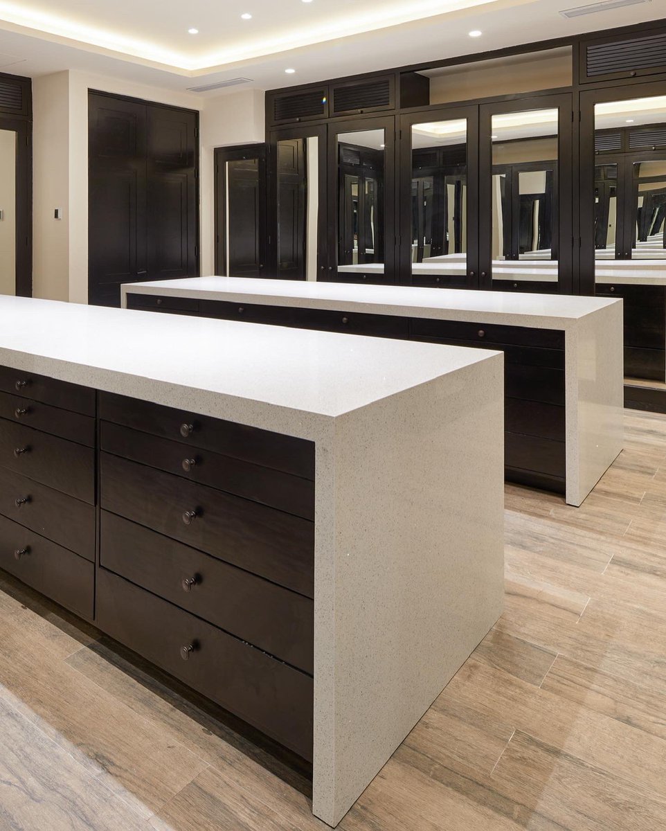 progressivedesf's tweet photo. This bathroom and its wardrobe are a beautiful and luxurious spaces that are very enjoyable to use and spend time in.
A bathtub with an incredible view of the ocean, mountains and the sky.
#progressivedesignfirm #LosCabos #interiordesign https://t.co/va15os0p7A