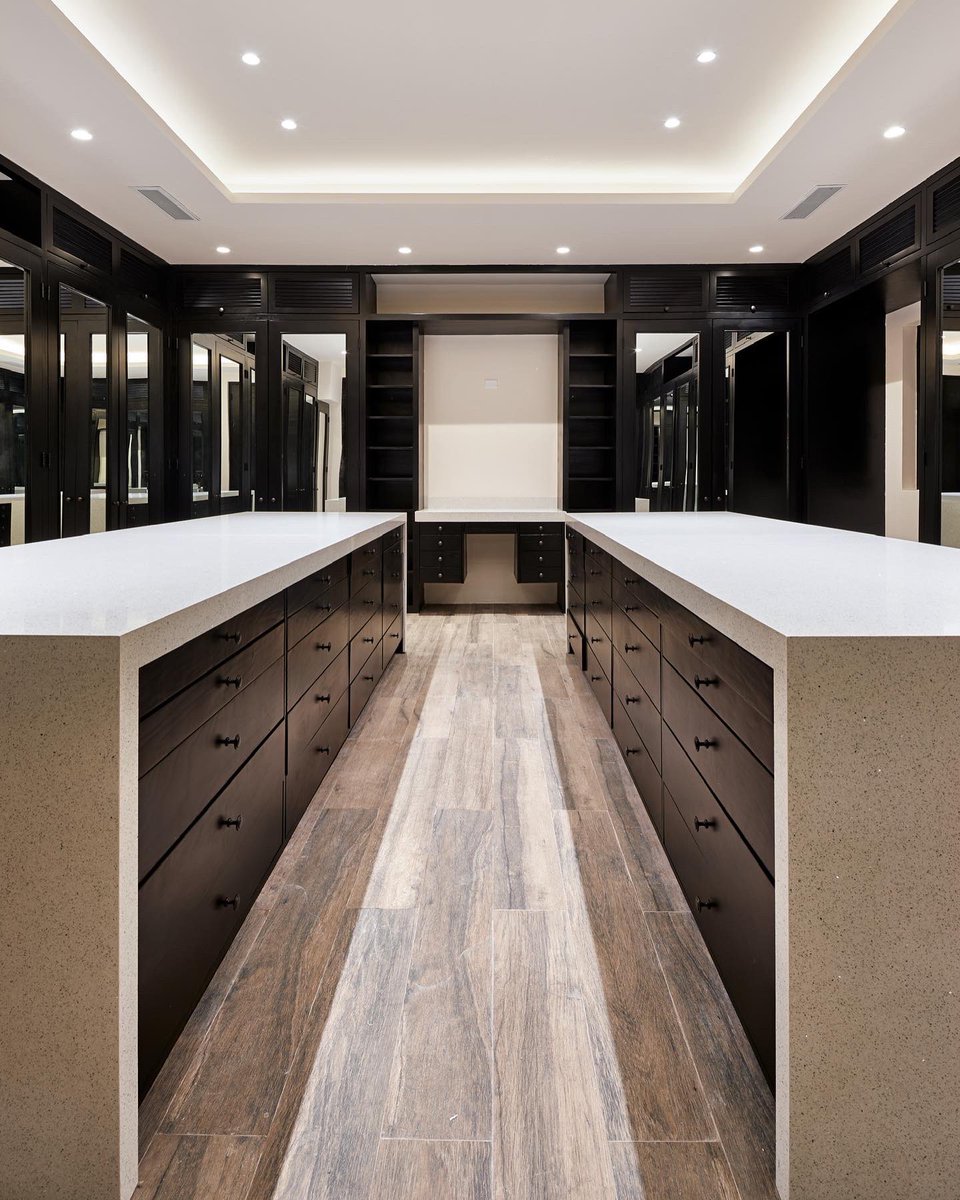 progressivedesf's tweet photo. This bathroom and its wardrobe are a beautiful and luxurious spaces that are very enjoyable to use and spend time in.
A bathtub with an incredible view of the ocean, mountains and the sky.
#progressivedesignfirm #LosCabos #interiordesign https://t.co/va15os0p7A