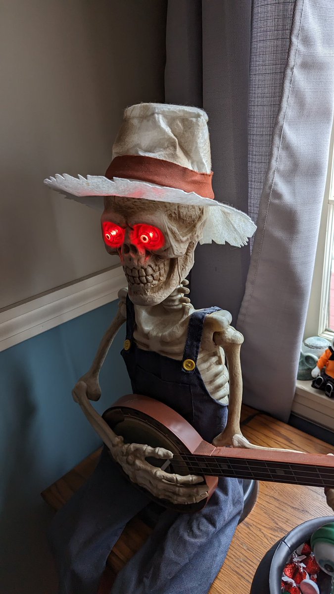 Skullybones7's tweet photo. @AlbertsStuff I skinned cleetus alive https://t.co/SeY2JyVrHH