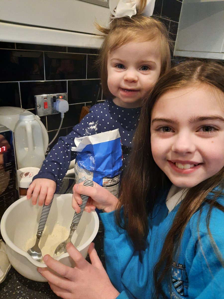 MissxxDee's tweet photo. @Missmarsh2021 @GreenhillPS L had fun making pancakes after school with her little sister 🥞 C didn't want to make any but enjoyed eating them 🥞 https://t.co/Cq4fJ59J8B