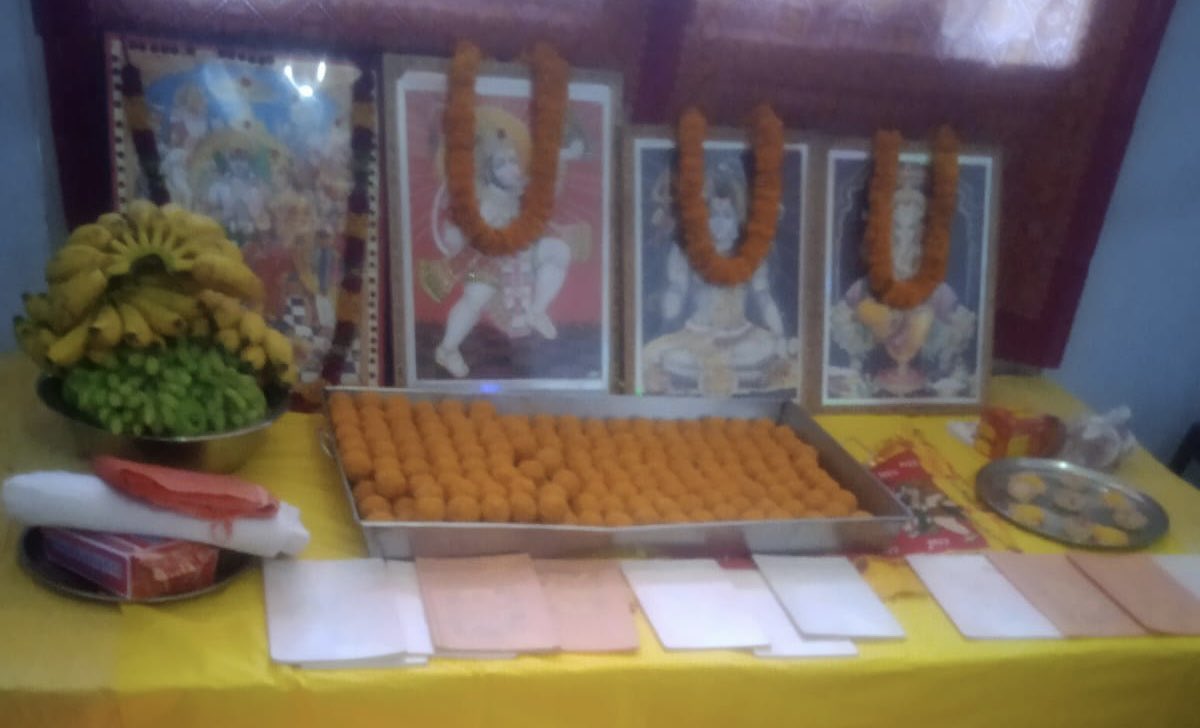 grajhans's tweet photo. Last njght, Tuesday (#मंगलवार)February 21, 2023 Nilu and I had the #puja, #Havan , #recitation of entire #sundarkand and #pritibhoj at our #wintercottage in Deoghar, Jharkhand, India. More than 100 friends and relatives joined us.  
#jaihanumangyangunsagar📙🙏❤️ https://t.co/nHDXzioYO8