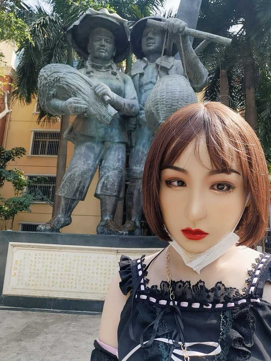 Shenzhen is a beautiful and inclusive city. People will be friendly and not feel surprised when they know I am not a true woman. Maybe someone has know I am a silicone doll. #femalemask #skinsuit #CD #女装