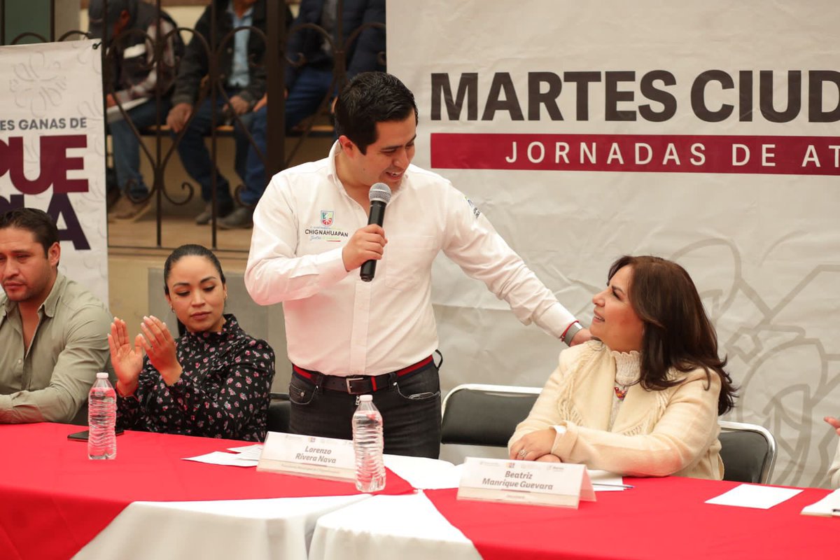 LorenzoRiveraN's tweet photo. Un gusto recibir en el #MartesCiudadano a la  Titular de la @AmbienteGobPue, @BetyManrique, con quien trabajo en equipo para acercar a los chignahuapenses diversos servicios y capacitaciones, gracias por su compañía de hoy, #JuntosSíPodemos https://t.co/mdafhjJprg