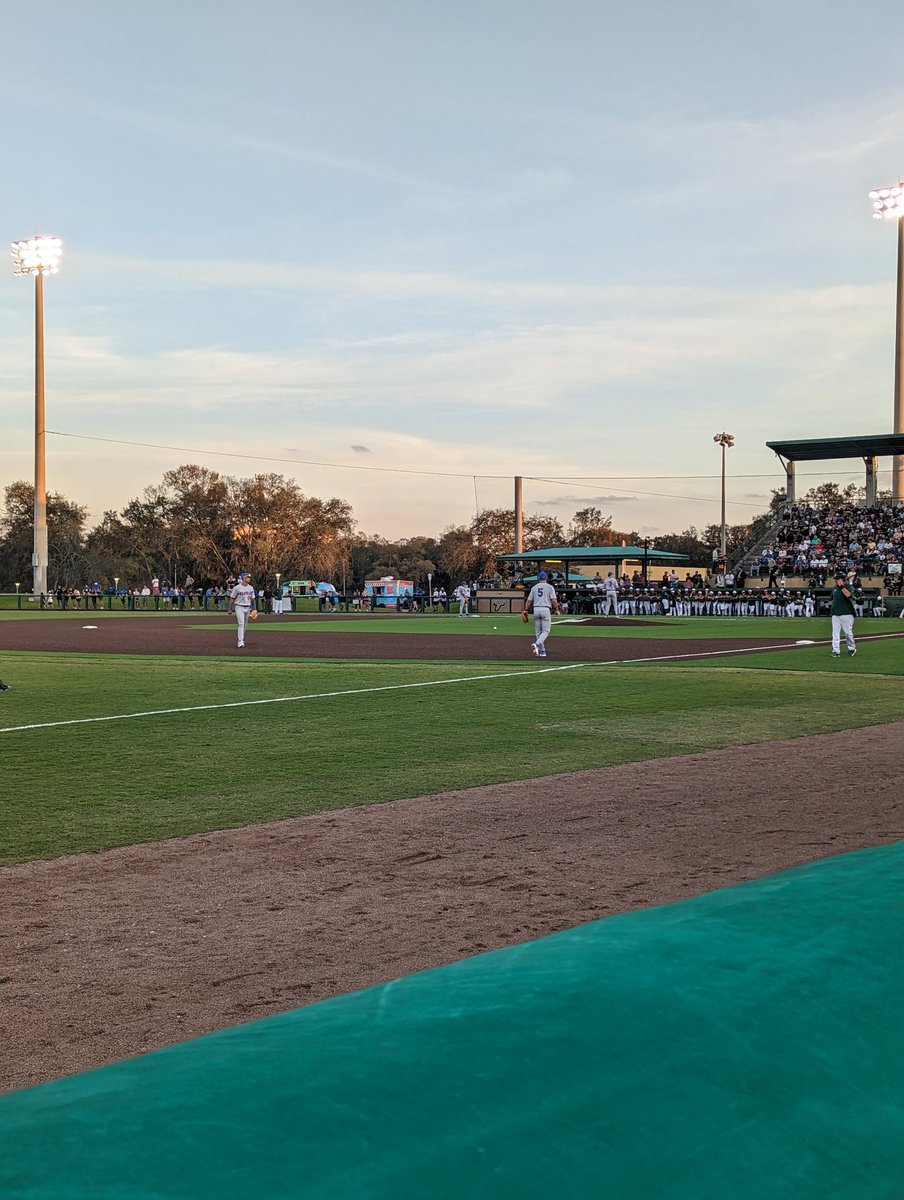 N_Ardalani's tweet photo. Beautiful night for baseball! Let's Go @GatorsBB https://t.co/syH2l8DMNP