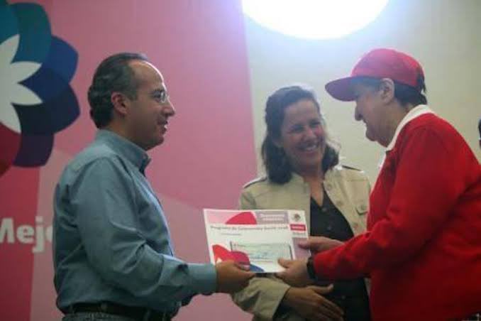 EduardoVerduz18's tweet photo. Estuve 6 años  privado  de mi libertad en el albergue la gran familia  ahí me  violaban  y golpeaban hasta dejarme inconsciente hoy los cómplices de mamá rosa están libres ayúdeme a obtener justicia: @lopezobrador_ 
Mande a @FelipeCalderon a prision
https://t.co/szQFjIXeMG https://t.co/tUOTMx59Aw