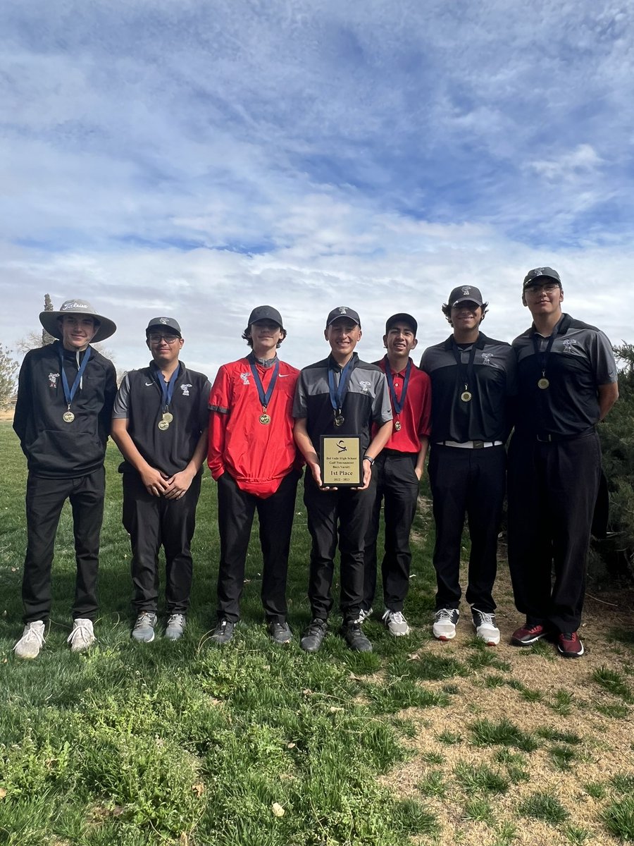 HanksGolf95's tweet photo. Hanks Boys Black Team does it again. Another 1st place finish at the Del Valle Inv. @ Horizon Golf Club. #6 on the year. Individual finishers: Abraham Medina 1st, Daniel Mendoza 2nd, Angelo Del Hierro 4th, Alfredo Rivera 7th and Ivan Montes 8th.  @RCadena2001LTD @Coach_Veliz https://t.co/gEYw0HHa8t