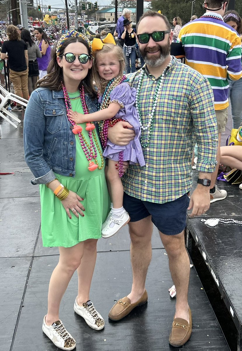 jgleas114's tweet photo. Happy #MardiGras from @LG_Gleason, #lils and #babygeorge! https://t.co/fcMsNJPafx