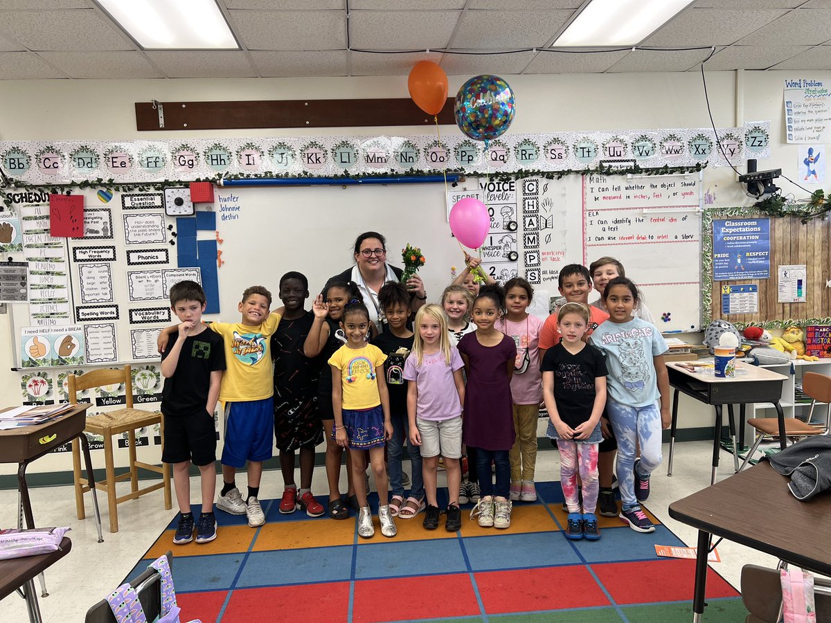 teammorrison112's tweet photo. Today we got to celebrate two very special people at #theOC! Mr. Stevenson is our Crystal Apple nominee and Ms. Younk is our First Year Teacher of the Year nominee! Both of these incredible 2nd grade teachers are so deserving of these awards!! #roadrunnerlife @OCRoadrunners https://t.co/gabiFn3xIv