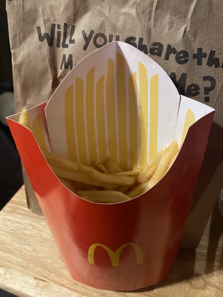 BJStan12's tweet photo. Really, @McDonalds?! I paid $3.20 and waited 10 minutes for this “large fry”? More like large disappointment. 🙄😑 #NotSurprised #ImNotLovinIt https://t.co/4G1LDxWXux
