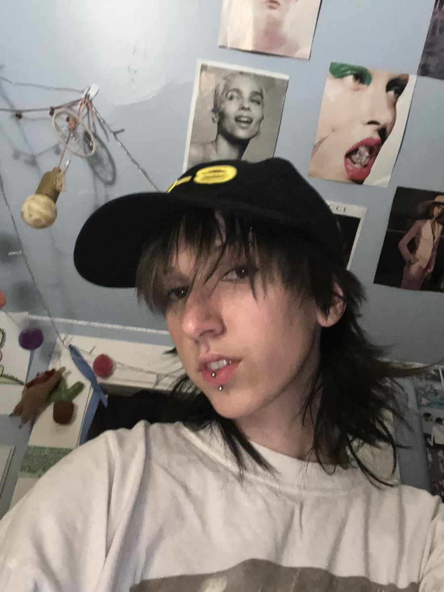 anglerfish479's tweet image. not me having hockey lettuce #upperdecky