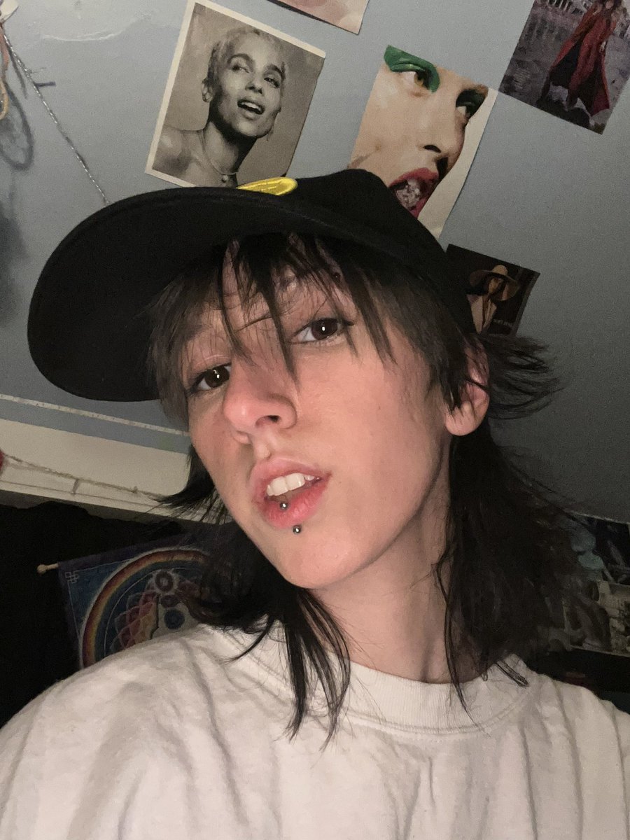 anglerfish479's tweet image. not me having hockey lettuce #upperdecky