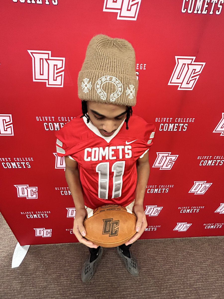 cobainnnnnnn's tweet photo. After a Great visit I have received an Offer to play College Football for Olivet College! #AGTG #GoComets @CoachMoose2 @OlivetCollegeFB https://t.co/y5c1CrS25Q