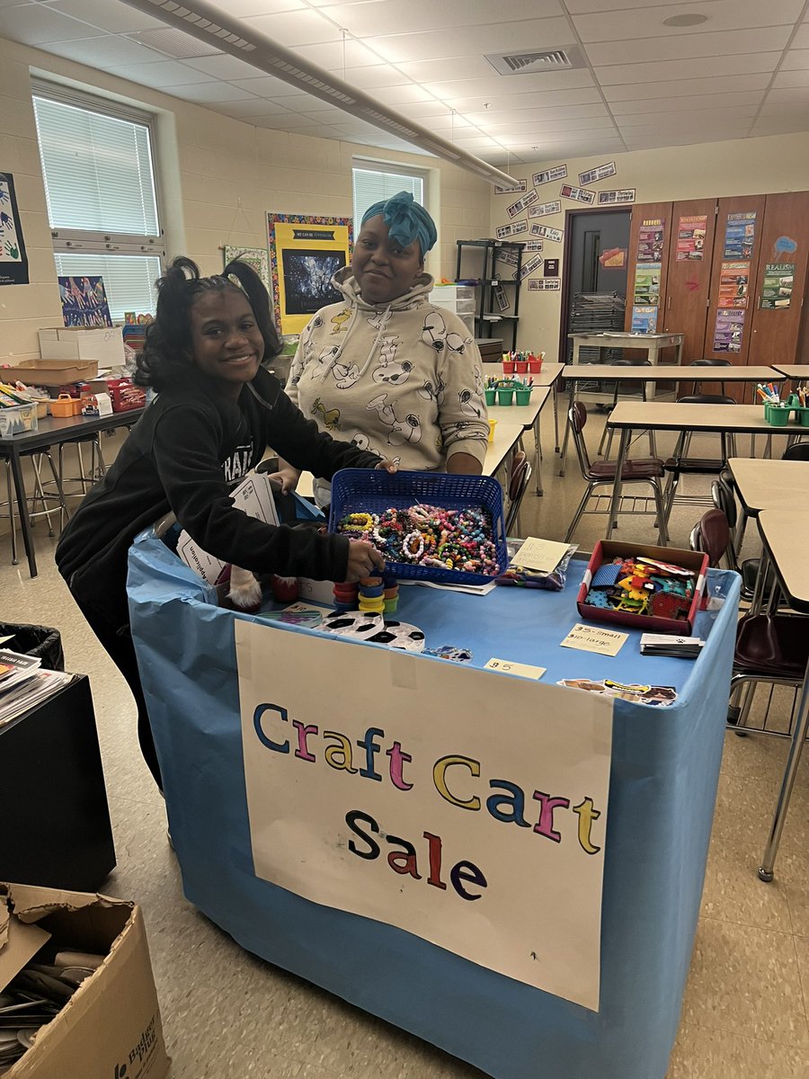 strobleclass's tweet photo. First day selling our crafts! #Entrepreneur https://t.co/0wG9Ddu96n