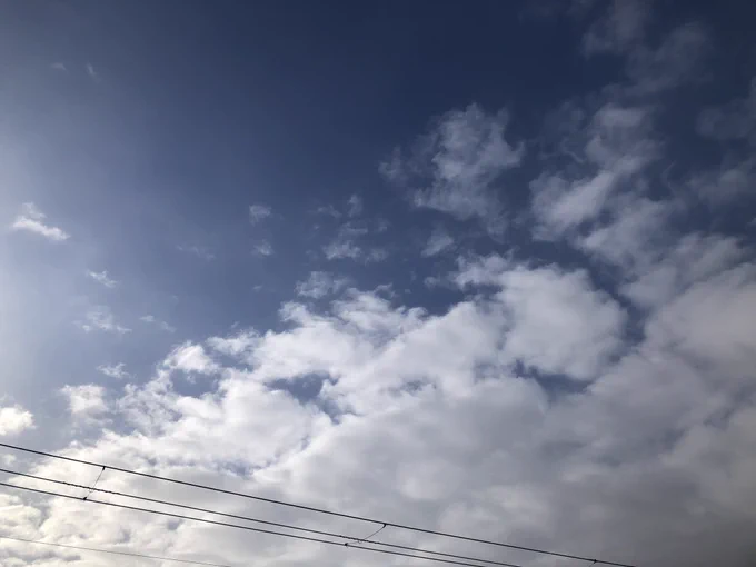 おはようございます今朝は晴れましたが氷点下で寒いです。今日は雨や雪は降らず、5℃まで気温が上がる予報です。今日はおやすみ、まず洗濯機を回すことからスタートです。 