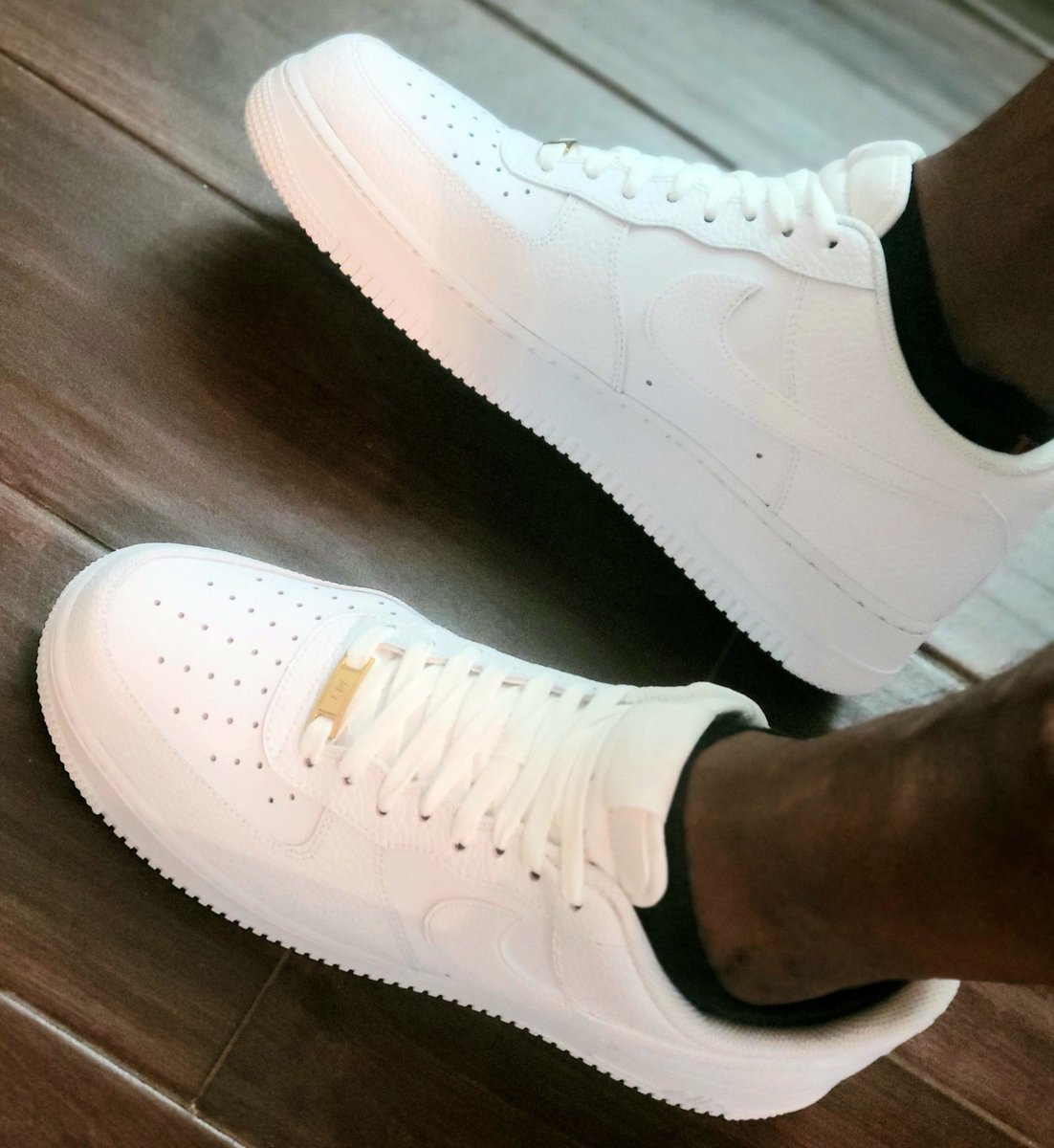 Sam_cash1's tweet photo. "Day 21 & I'm A Ga Boi Born & Bred, So 'ATL 4 Eva' If You Know Anything Ab Ga , Ain't Nuthin Like A Fresh Pair Of These So For #BHMKOTD I Pulled Out Da White Premium Leather Air Force 1 '07' @JerLisa_Nicole!"
@Nike #airforce
#SNKRS #SNKRHD
#Kicks4Life
#ATLHO https://t.co/YTrUQ9OyFC